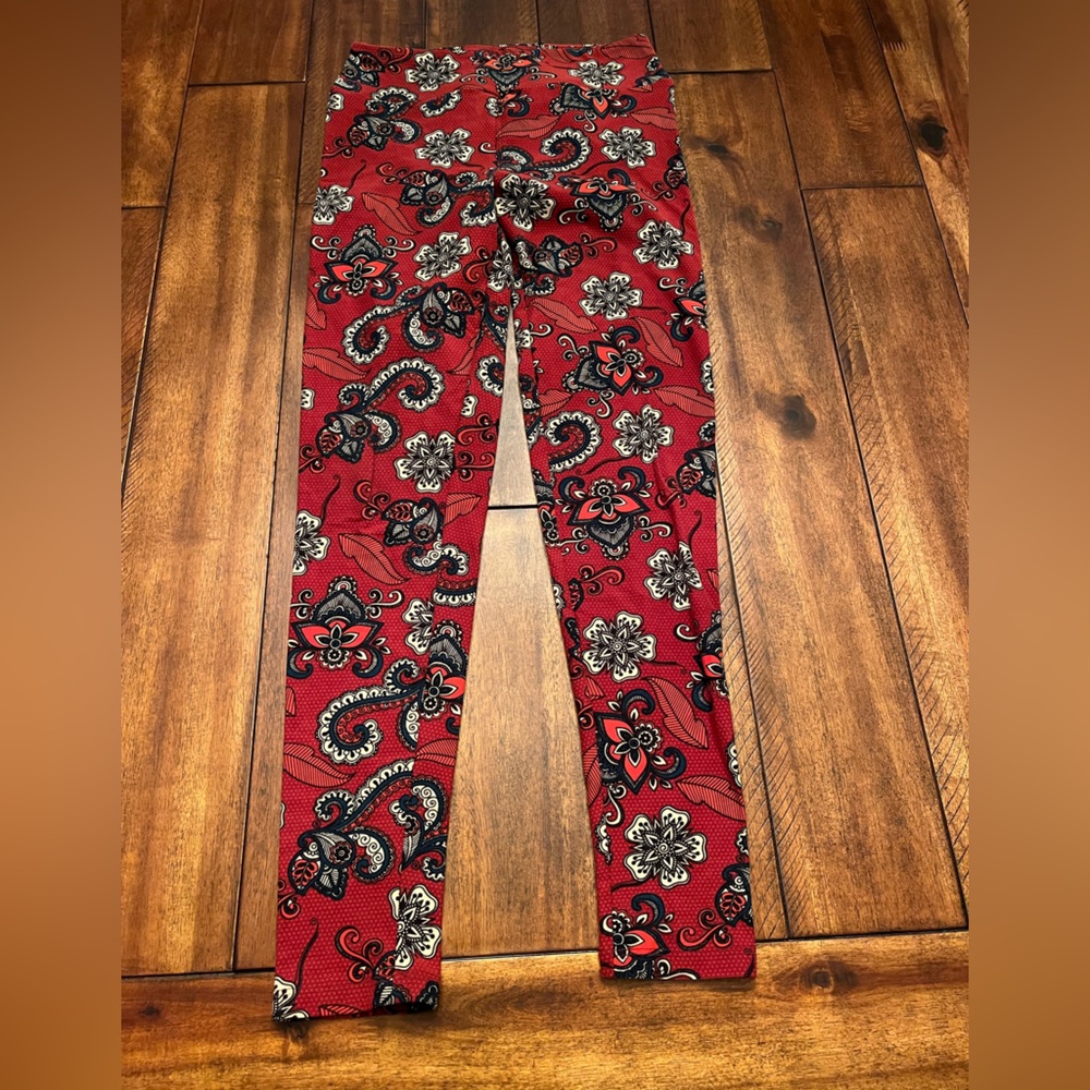 Lularoe Leggings “one size”.  Lightly used. Red and navy paisley.